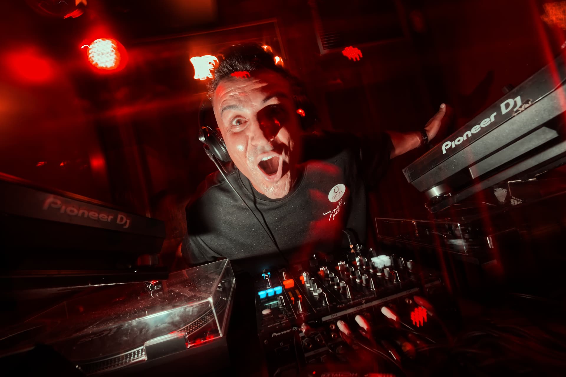 TECH HOUSE atmosphere